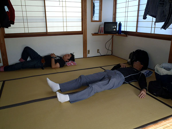 民宿「白砂」にてくつろぐ